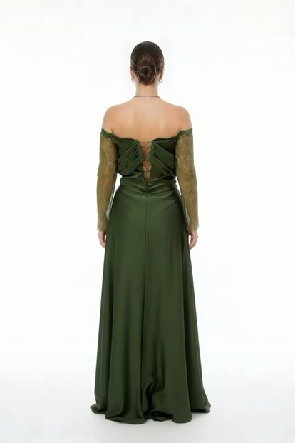 فستان سهرة بمقاسات كبيرة من الساتان الكاكي بتصميم الكورسيه